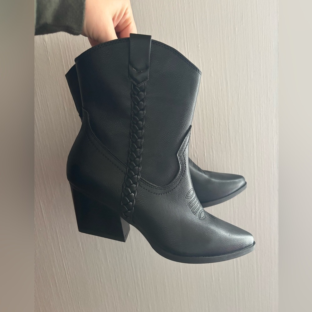Dolce Vita Kellar Black Heeled Boots size 7